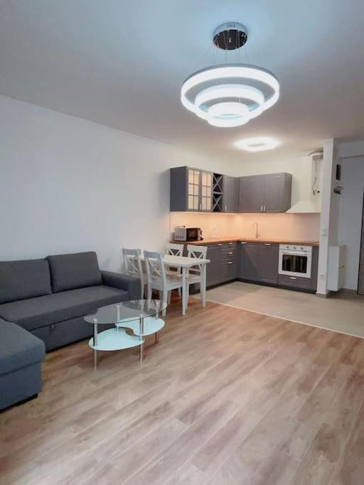 Oktogon With Balcony Apartment Budapest