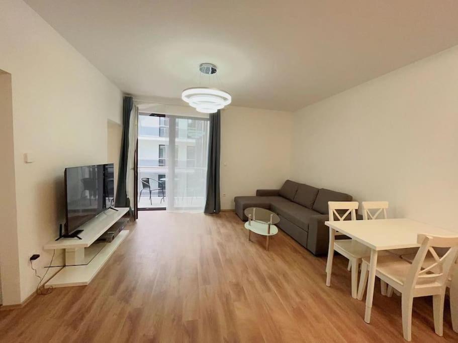 Apartment Oktogon With Balcony